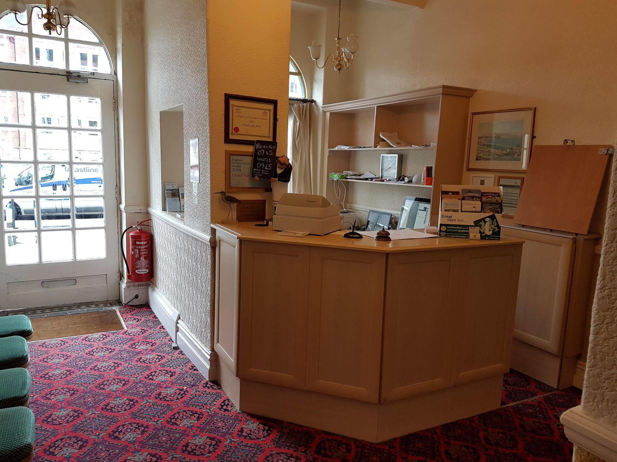 Grand Ash Hotel Llandudno Exterior photo
